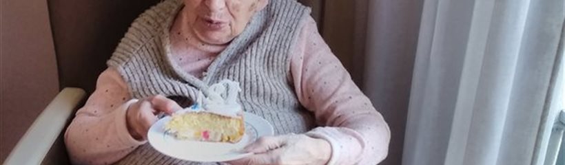 Bienvenue et bon anniversaire à Mme R., qui a fêté ses 102 ans ce samedi ! 